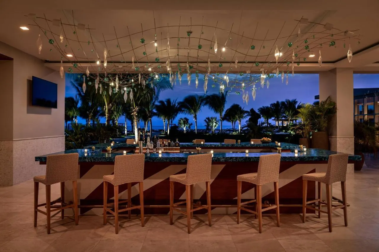 Resort Hotel The Ritz-Carlton, Turks & Caicos Grace Bay